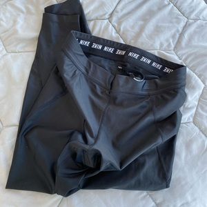 Nike Dri-fit leggings with side pockets in like new condition!